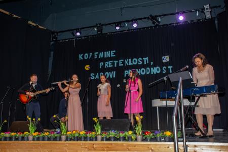 ‘‘Korenine preteklosti, sadovi prihodnosti” (25)